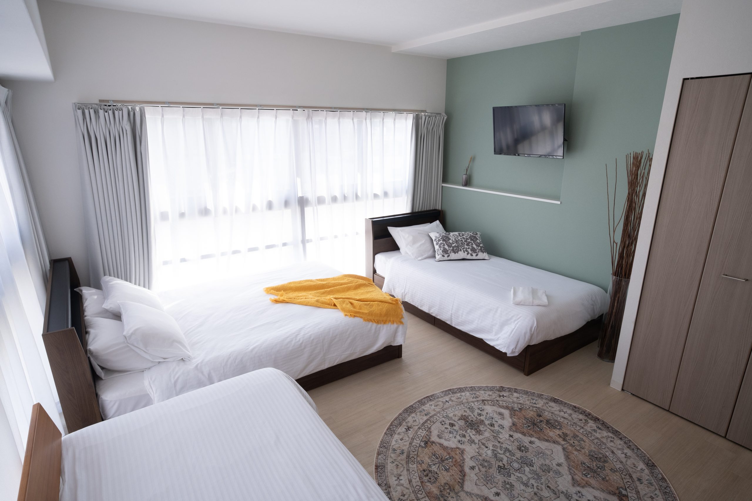 ORI Nipponbashi room with green accent wall